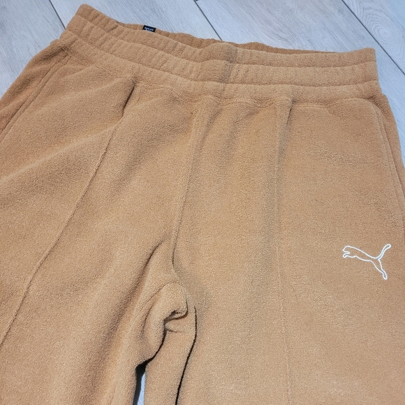 Puma Women's High Waist Teddy Fleece Sweatpants Medium Camel Athleisure Cozy - Picture 3 of 6
